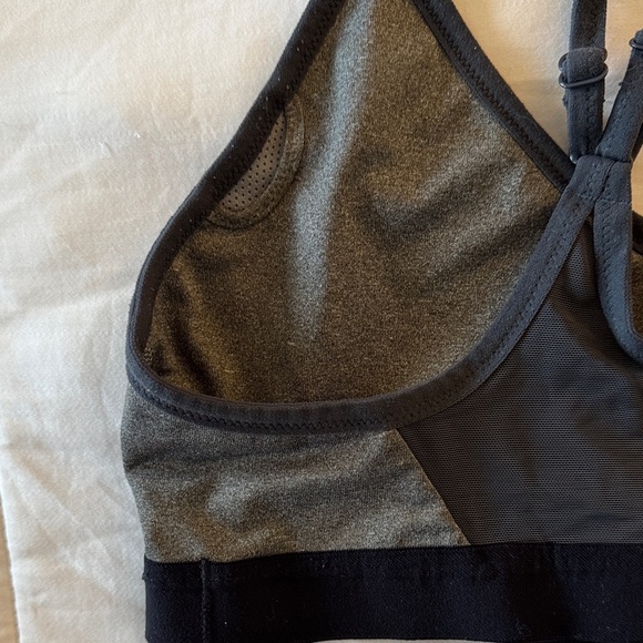 Nike DRI-FIT Women's Gray and Black Sports Bra Size medium - Picture 6 of 7